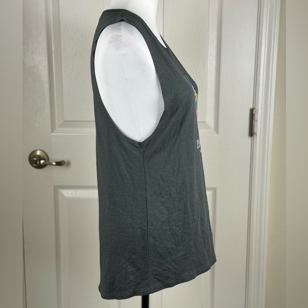 NEW Gray Peace Out Be Hippy Rainbow Graphic Tank stop Medium - Picture 8 of 8